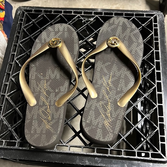 Michael Kors slides - Picture 1 of 6